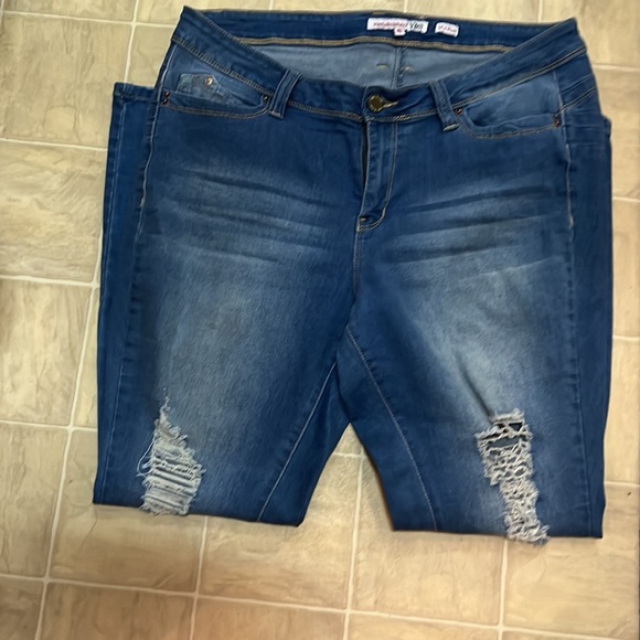 Mid rise detressed YMI jeans - Picture 3 of 5